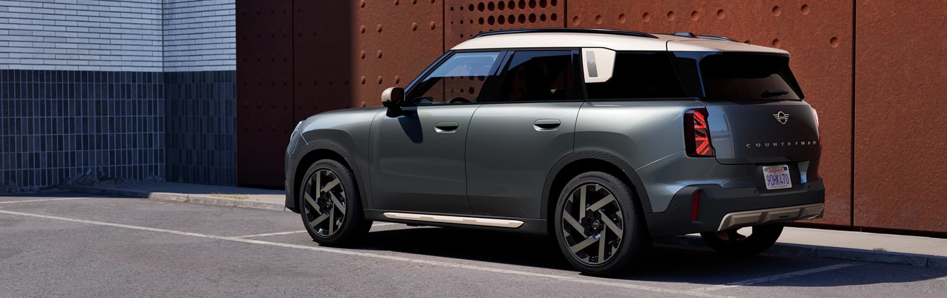 MINI COUNTRYMAN.